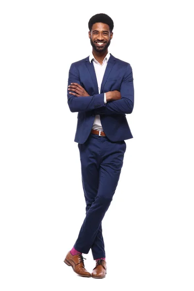 Beyaz arka plan önünde mutlu siyah adam