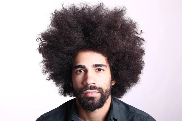 Feliz Afro Homem Frente Fundo Branco — Fotografia de Stock