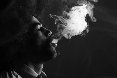 İfadeleri ile mutlu bir adam portresi