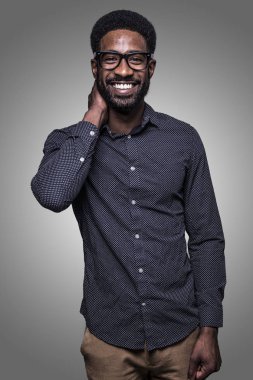 Güzel mutlu siyah adam