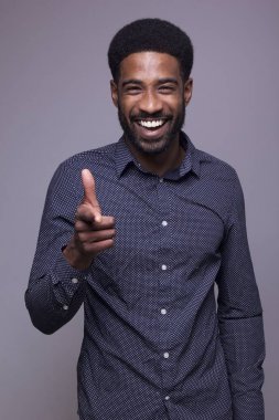 Güzel bir adamın portresi.