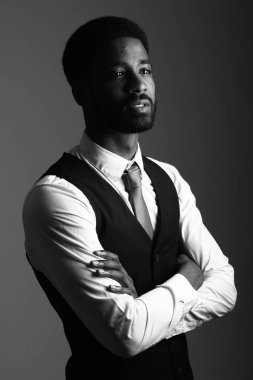 Güzel bir adamın portresi.