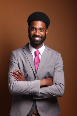 Güzel bir adamın portresi.