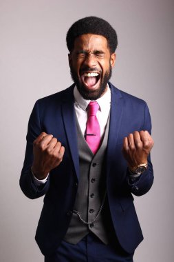 Güzel mutlu afro adam