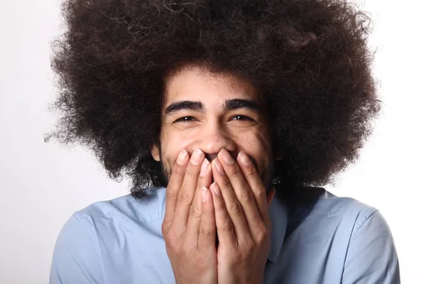 Portret Van Een Gelukkig Afro Man — Stockfoto