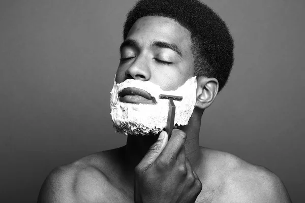 Retrato Homem Barbeando — Fotografia de Stock