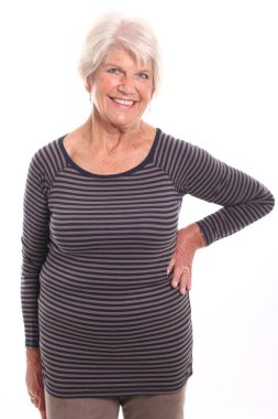 Bir arka plan önünde güzel zarif Olgun kadın