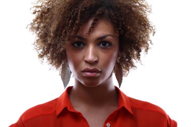 Güzel bir afro kadın portresi