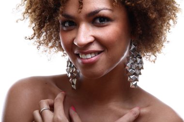 Güzel bir afro kadın portresi