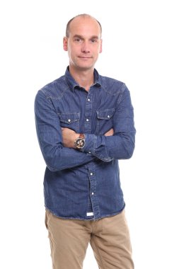 Beyaz arka plan önünde güzel olgun adam