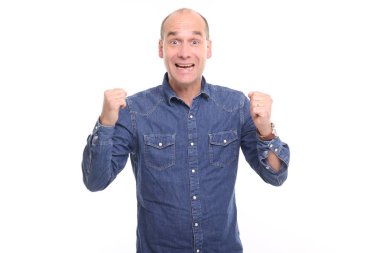 Beyaz arka plan önünde güzel olgun adam