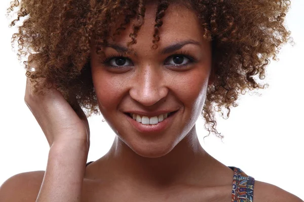 Portret Van Een Mooie Afro Vrouw — Stockfoto