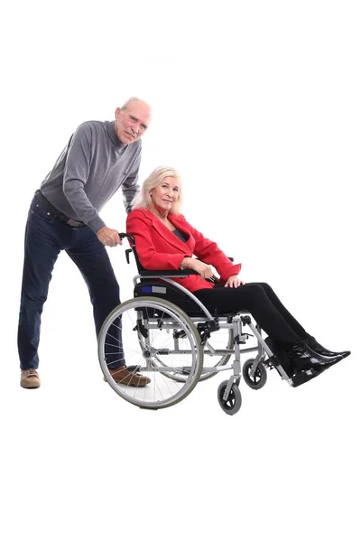 Glückliche Oma Und Opa Vor Weißem Hintergrund — Stockfoto