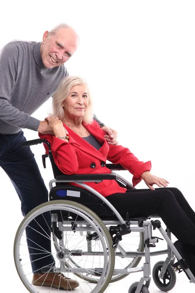快乐的祖母和祖父在白色背景前面 — 图库照片