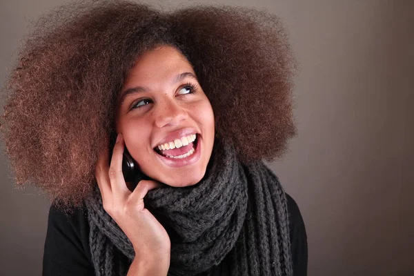 Portret Van Een Mooie Afro Vrouw — Stockfoto