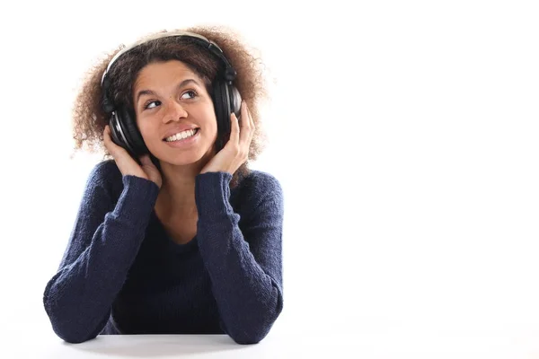 Mooie Vrouw Luisteren Muziek — Stockfoto