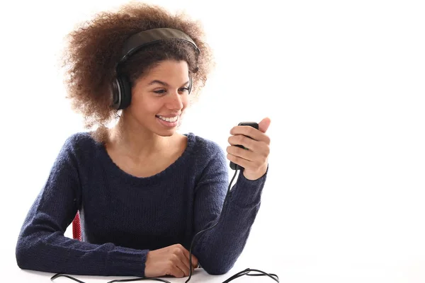 Mooie Vrouw Luisteren Muziek — Stockfoto