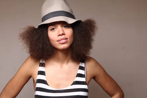 Hermosa Mujer Afro Encantadora — Foto de Stock