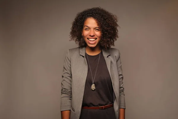 Schöne Glückliche Afro Frau — Stockfoto