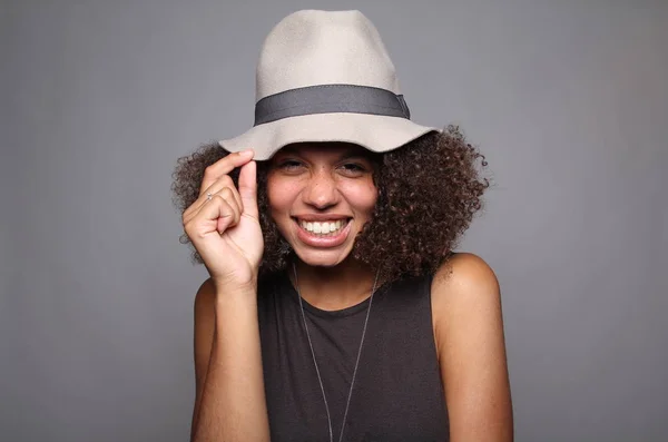 Mooie Gelukkig Afro Vrouw — Stockfoto