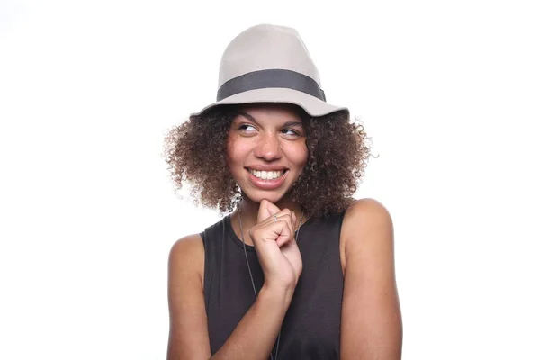 Retrato Uma Bela Mulher Afro Feliz — Fotografia de Stock