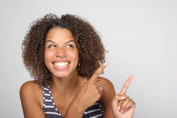 Hermosa Mujer Afro Feliz —  Fotos de Stock