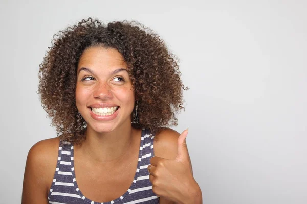 Hermosa Mujer Afro Feliz —  Fotos de Stock