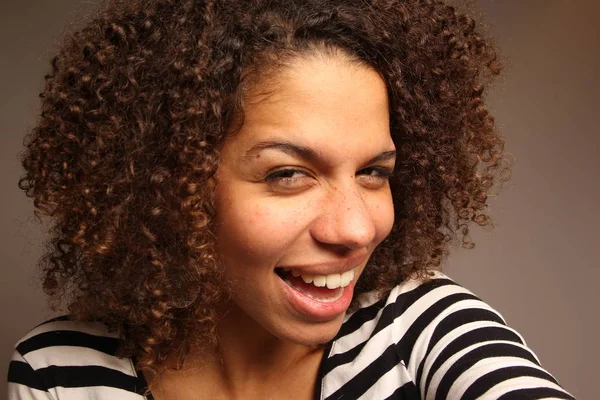 Hermosa Mujer Afro Feliz — Foto de Stock