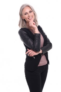 Beyaz arka plan önünde güzel beyaz kadın