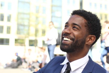 Dışarıda güzel mutlu adam