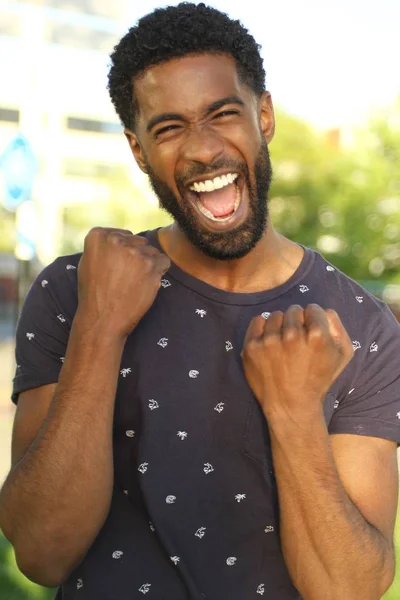 Vackra Lycklig Afro American Man Utanför — Stockfoto