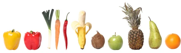 Прекрасні здорові фрукти та овочі ізольовані разом — стокове фото
