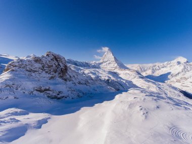 Kışın Matterhorn görünümünü