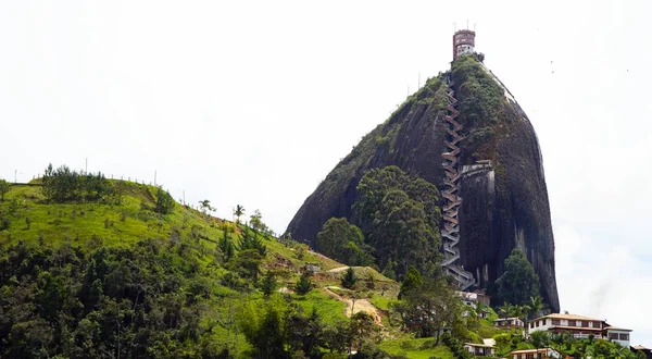 Kaya Guatape, Medellin, Colombia yakınındaki Piedra De Penol