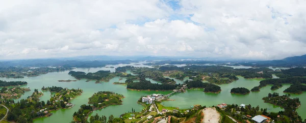 Kolombiya El Penon üstünden gördüm Guatape Gölü