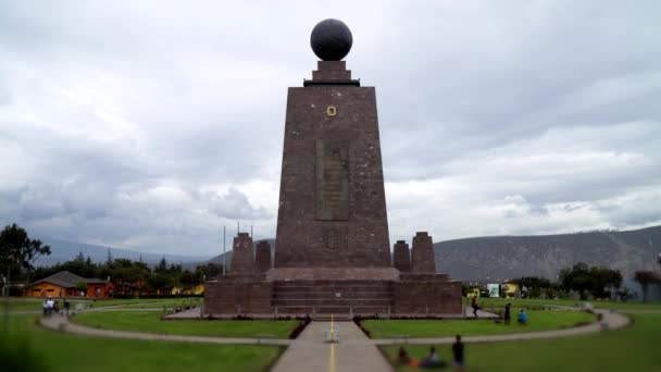 Ciudad Mitad Del Mundo Evenaar Monument Quito Ecuador — Stockvideo