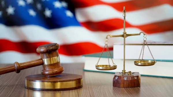 Amerika Birleşik Devletleri kanunlar Amerikan mahkemesi için adalet