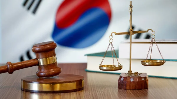 Kore Cumhuriyeti yasaları Korece mahkemede adalet