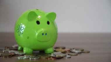 Bir tasarruf domuz, Piggy banka para toplamak