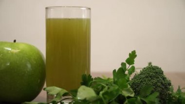 Yeşil sebze suyu. Sağlıklı diyet detoks suyu.