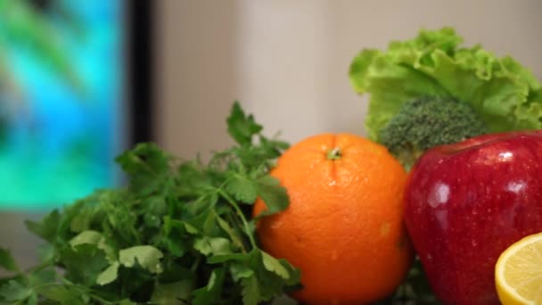 Obst Und Gemüse Mit Saft — Stockvideo