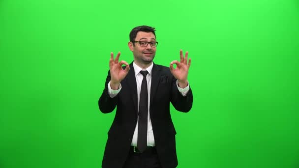 Businessman Mostrando Sign Presentación Positiva Pantalla Verde — Vídeos de Stock