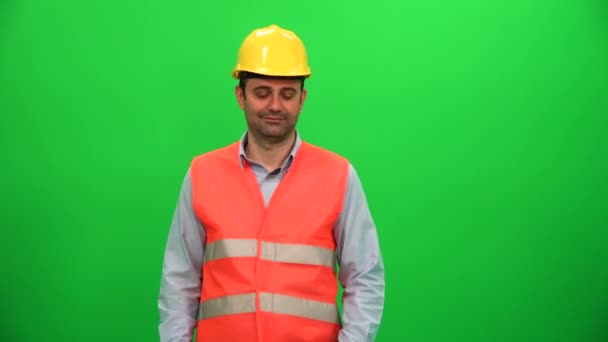 Ingeniero Hombre Que Toca Monitor Virtual Pantalla Verde — Vídeos de Stock