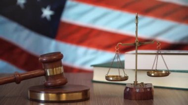 Adalet bizim yasalar Amerikan mahkemesi için