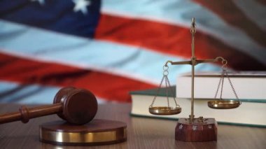 Adalet bizim yasalar Amerikan mahkemesi için