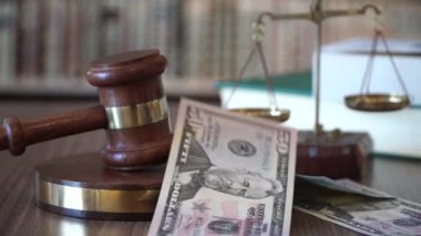 Rüşvet Adalet Mahkemesi. Düşen dolar
