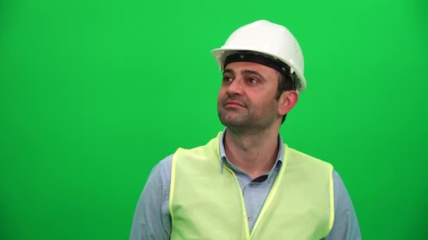 Architekt Oder Bauarbeiter Schauen Auf Dem Grünen Bildschirm Auf — Stockvideo