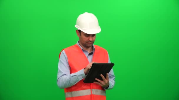 Engenheiro Construção Usando Tablet — Vídeo de Stock