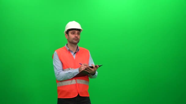 Yeşil Bir Ekran Üzerinde Rapor Hazırlamak Mühendis — Stok video