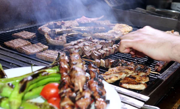 Bifes Carne Bratwurst Galinha Almôndegas Espetos Grelha — Fotografia de Stock